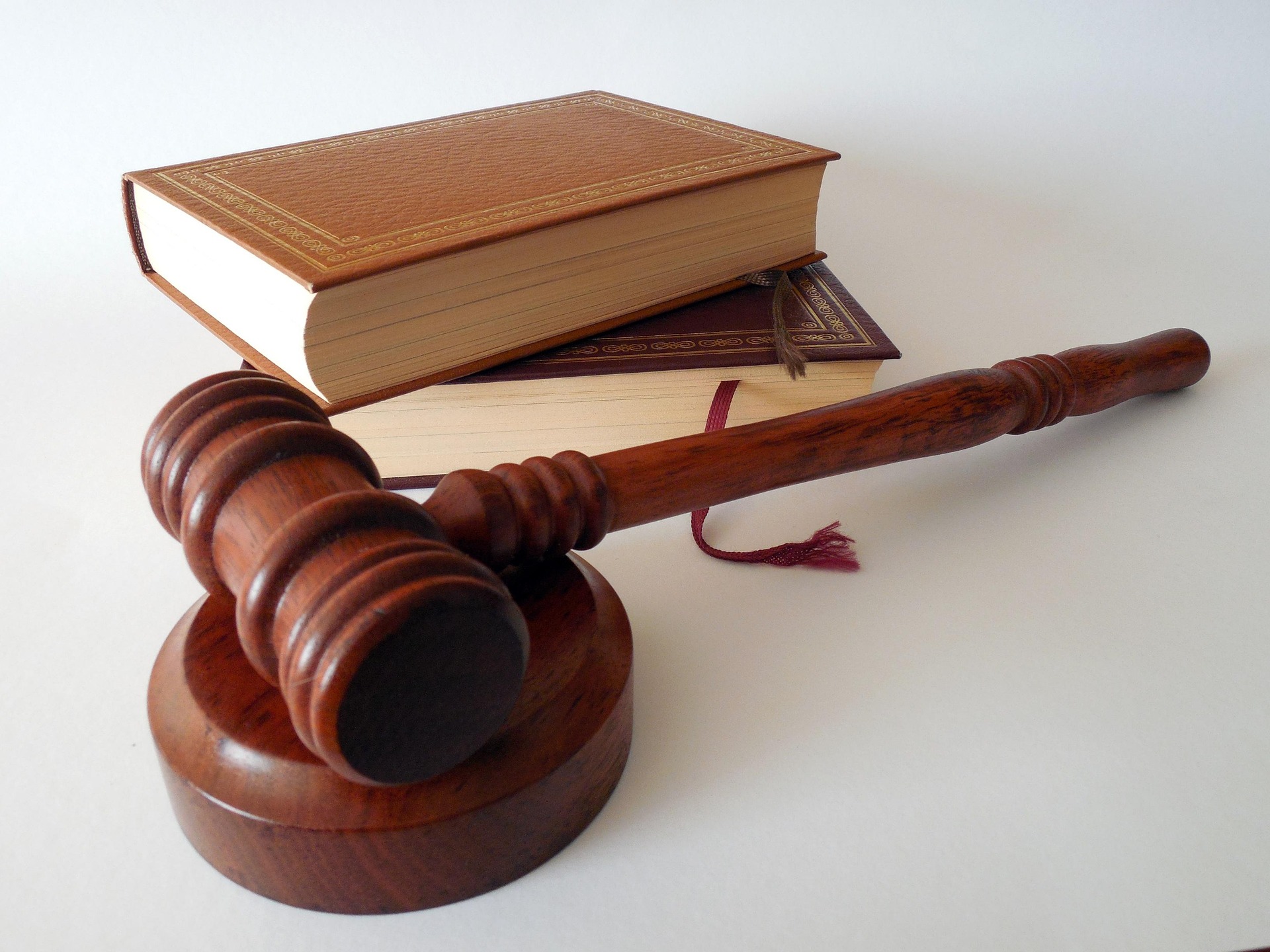 Commercial contract review and negotiation advice